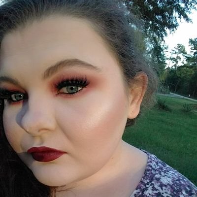 Glam is a choice, beauty is natural
#bodypositivity
instagram-@ashtonsierraglam