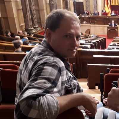 Periodista. Redactor d'El Punt Avui
Coautor de La Catalunya emergida