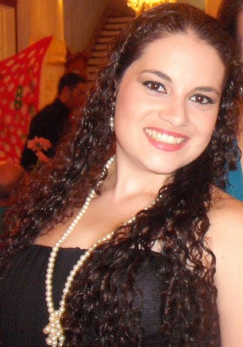 ♪Se o seu mundo for o mundo inteiro: sua vida, seu amor, seu lar. Cuide de tudo que for verdadeiro, deixe tudo que não for passar ♪