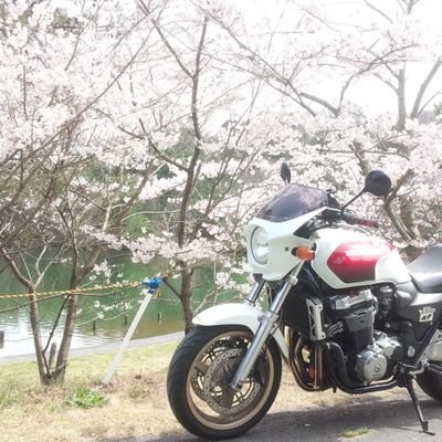 愛車:CB1300SF('98SC40)とセレナ（FC28)/ バイク歴:VFR400R→ZEPHYR750→CB1300SF(現在)/バイク歴約25年/トライアル経験者 元IB/冬はスノースクート/PADI DM/海の写真はInstagram↓ /スタートするのに年齢は関係ない！