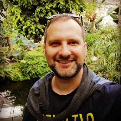 Z internetowym światem związany od 1997 roku (22 lat!). Właściciel kilku serwisów internetowych... cóż jeszcze? Hm... niech pomyślę :)