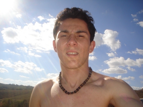 Formando este ano em Sistemas de Informação, praticante de Judô e Jiu Jitsu a uns 15 anos e estudante iniciante de contrabaixo! :D