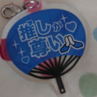 必須ではありませんがよろしければ固定一読ください。浮上=返事可能ではありません。お取引後個人情報部分は削除致しますのでDMでの記載は割愛させて頂きます。 定期的にツイは削除しています。最近は🥷🥚沼をふわふわしてます。
