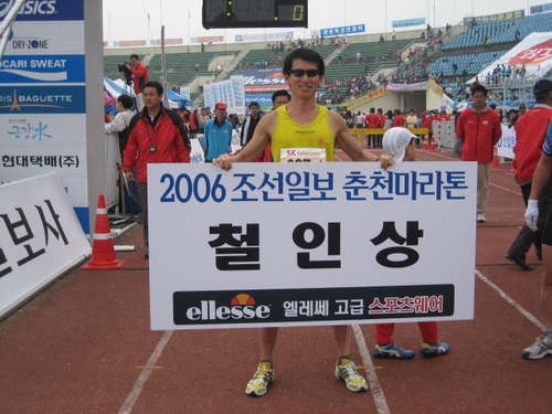 zenrun's profile picture. 삶은마라톤이고,..완주의 기쁨은 인내와고통을 넘어설때 맛보고 명상 마라톤은 삶을 건강하게 이끈다2010 /12월13일 Life is marathon! no pain,no gain! 하심과 제인애경의 마음으로 한세상 살아가자 마라톤이 나에게 많은것을 줬다 Zenmarathon 힘!