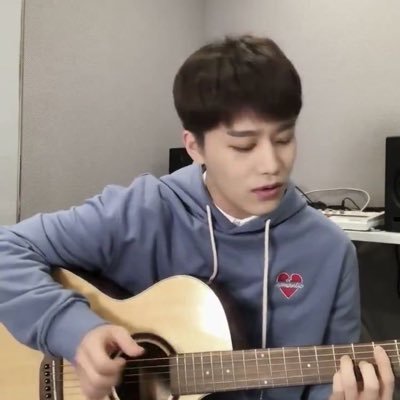 เมื่อไหร่พี่แทอิลจะมีงานเดี่ยว ใครว่าง ๆ ฝากกดฟังเพลงนี้ด้วยนะคะ 💜 https://t.co/PnahbggiG0