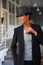 Purse-Les is an exciting company! Products designed for women with women in mind. Two style tops P-L Sport & P-L Tank, three interior pockets to hold items.