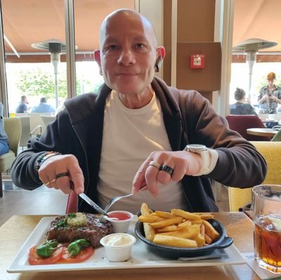 Twice married, twice divorced. Living the life of a single man suits me perfectly. Retired since a number of years and enjoy life to the max!