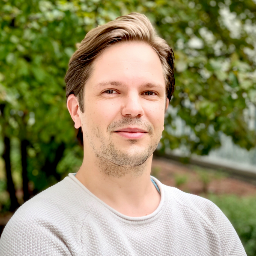 software dude ❤️ legacy systems, architecture, people and Lego -
Tweets are my own