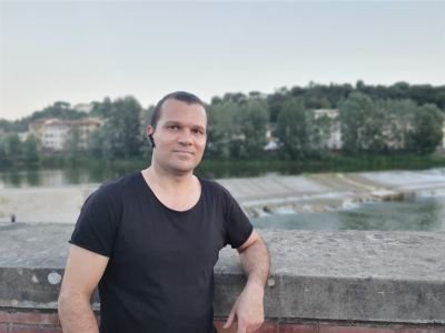 تنها راه نجات ریستارت و عاشقیست. من ایرانی نیستم پارسی هستم. ما خواهان پادشاهی مشروطه پرشیا با شاهنشاهی شاهزاده سید محمد حسینی لیدر ریستارت هستیم