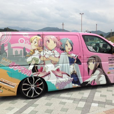 hBmeLVuLr5TzsgJ's profile picture. わたしは間違っているが、世間はもっと間違っている。ハードルは高いほどくぐりやすい。俺はキムタクになれないが、キムタクも俺になれない。マジメにやれ！仕事じゃねぇんだぞ。肛門「誰だ」、うんこ「屁です」、肛門「よし、通れ」。Google で調べることをググるといい、Siri で調べることをアナるという。真実は１つ、金玉は２つ