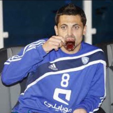 علمني الهلال أن أجعل آمالي مثل حمام الحرم.. محرمٌ قتلها.