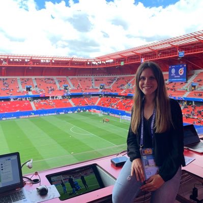 Periodista deportiva en @ElDesmarque. Siempre del @CD_Alcala 💙. La selección femenina en el #FIFAWWC marcó mi camino.