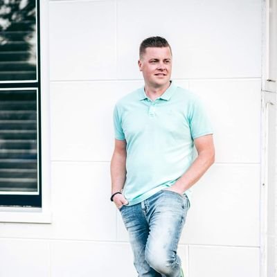 Getrouwd, Vader van Merel en Iris,Bedrijfsleider UVO Lopik, Spelend lid Toneelvereniging Toreca.