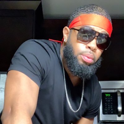 Singer, songwriter and Host of The Steven Knight Show @stevenknightsho IG - @stevenknight32 Snapchat - @sknight32