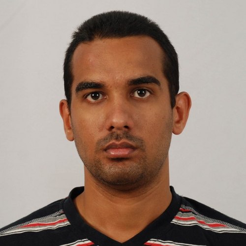 I am a Software Engineer. Who likes to have friends.