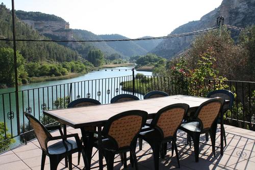 Casas rurales con encanto Rio Tranquilo en Tolosa, Alcalá de Jucar, con una esmerada decoración y espectaculares vistas.