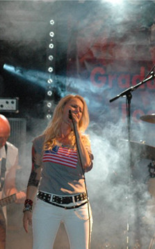 Graduated Fools is nederlands beste Anouk tribute en won in 2008 de Hitlijst-award van nederlands grootste coverbandcompetitie; The Clash of the Coverbands!