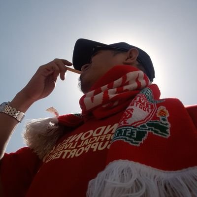 Jika Anda bergetar dengan geram setiap melihat ketidakadilan, maka Anda adalah kawan saya. .
. ~Che Guevara~ . #YNWA