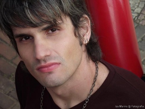 Fala galera,sou Filipe Araujo ou se preferirem, FIH. Guitarrista da GÊMINI. Araruama-RJ.