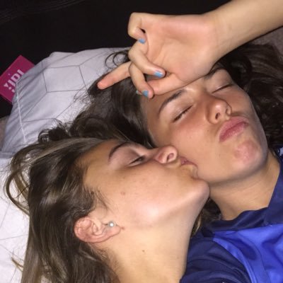 inesssty's profile picture. Je descends Hervé (en chuchotant )