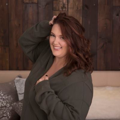 mandala_nicole's profile picture. accidentally covered in glitter.