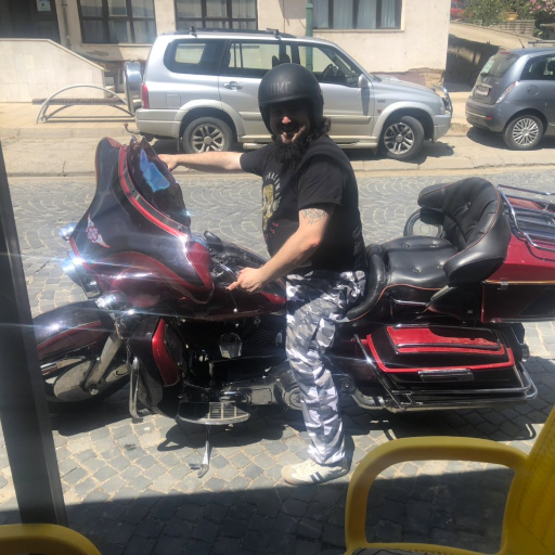 PHP freelancer, high traffic chaos master, hedonista po zanimanju , biker, #mrzimsnjeg ...