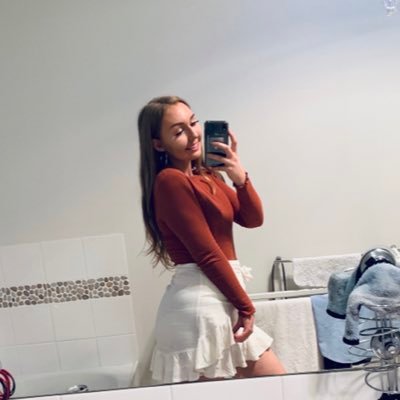 hayley_clarkkk's profile picture. mexican food loving digital media student