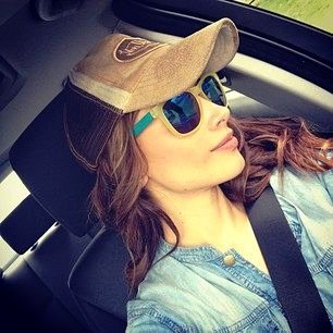 Animal Lover! 🐞
👩🎤 Musician!
🙁 I'm All alone 🙁
💜 I Love FRIES 🍟🍟! 💛 #eatwell
👍 28 Years old