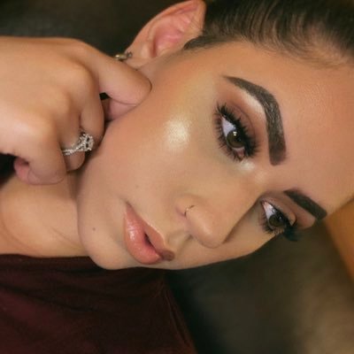 marsismyplanett's profile picture. momma bear•• freelance mua•• nyc•• cool calm and collected ♡