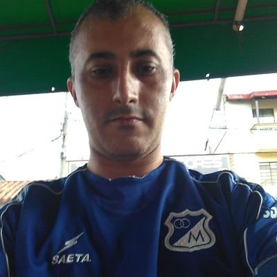 JOVEN UN POCO LOCO QUE AMA LA VIDA, DE RAICES ARABES Y SOLO DIGO DEJA VIVIR PARA QUE TE DEJEN VIVIR FRESCO