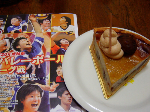 moto_vb's profile picture. バレーボール観戦が好きです。(高校、大学、Ｖリーグの男子中心)
好きなチームはたくさんあります。
家にある大量の雑誌やパンフレット、試合の録画を、多くのバレー好きな方に見てもらう方法がないかと考えています。
バレーボール図書館、ブックカフェなど企画、アイデアのある方は連絡いただけると嬉しいです。