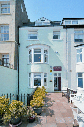AA 3 star highly commended guest house, with great seaviews, and awards for brilliant breakfasts. Family friendly and popular with couples, families and bikers.