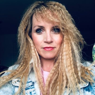 Official twitter of actress Sarah Applewood. Actress. Musician. Rule breaker. https://t.co/toh10RQ1fw