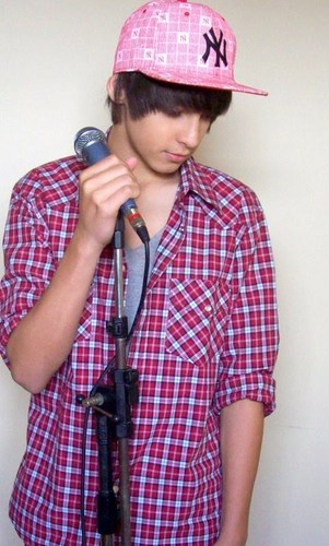 Somos mais um fc do lindo do @patrickbrank, ele seduziu a gente, haha ! [/pareý' doonas : @naatybieber & @keyci_bieber
