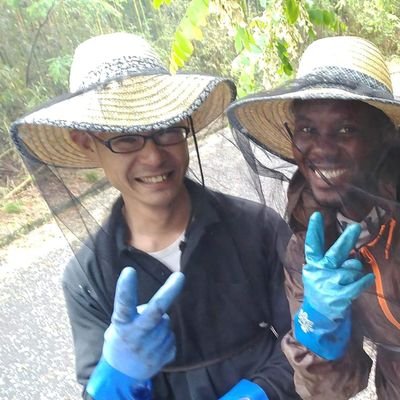 当面の目標は新しく買った家(作りかけで床も天井もない)を住める空間にすること。