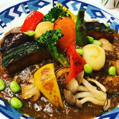 【山梨グリーンゾーン店】小学生以上,1組4名様迄。カレーとドリアの小さなレストランです。輸入雑貨、インド綿衣料品も.杉並で生まれ46年､山梨では36年目となりました。これからも母娘2人、落ち着いた空間と変わらぬ味を大切にしていきたいです■12~15時,16時半~20時■定休月曜日,第3日曜日■0553-23-0083