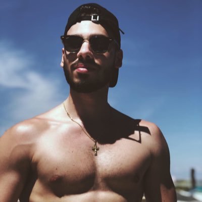 andrewgouveia21's profile picture. 