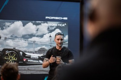 Jacek04241751's profile picture. investing in tech