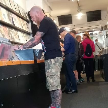 Proud dad of two,, Husband and music lover. I don't hear music I LISTEN to it one side at a time. Vinyl Addict. Postie 📮 #MusicMatters Owner of #CafeShaw
