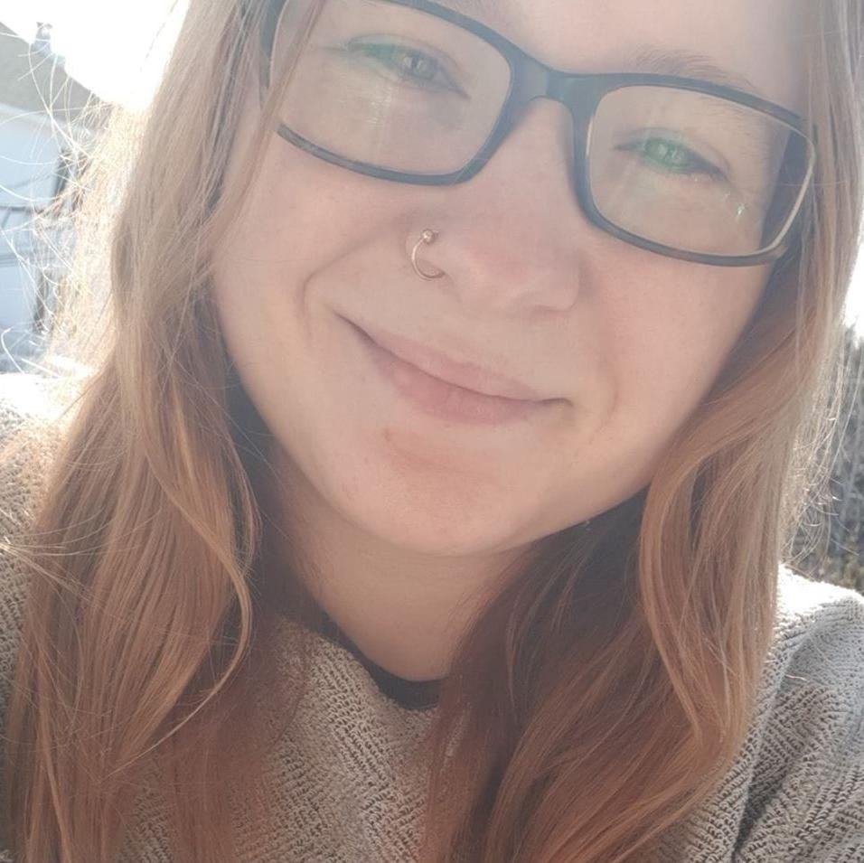 Ne regarde pas en arrière en te demandant pourquoi. Regarde en avant et dis toi: Pourquoi pas?
Social Worker✌