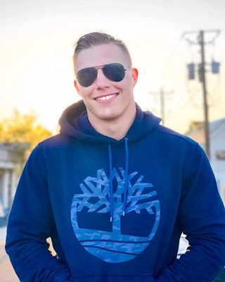 I'm a very gentle man looking for a very humble woman to share love with