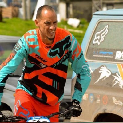 esteuga's profile picture. 