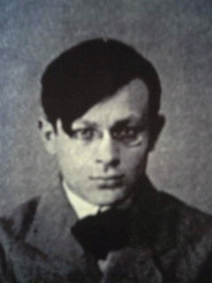 トリスタン・ツァラTristan Tzara(1896〜1963)、詩人でダダイズムの始祖。彼の詩と名言を4時間間隔でつぶやいていましたが、Xになりbot活動ができなくなってしまいました。アーカイヴとして残っています。