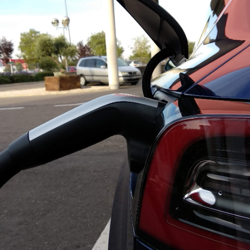 Miembro de la directiva del Club Tesla España desde octubre de 2021. ¿Tienes un Tesla y no eres socio? ¿A qué esperas?
