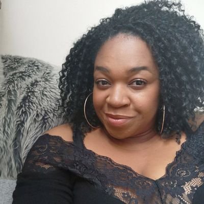 Blogging about beauty and stuff since '09. Email: Yinka@vexinthecity.com