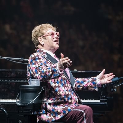 Sua mais nova fonte sobre Elton John no Brasil. Ative as notificações! 📰🚀