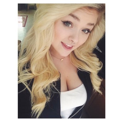 Alyssuhhhjones_'s profile picture. ❤Happily taken @jesseholtz24❤️ 💍~4 years💍. ❤️~ •20🎓 •18👑 CTC,med assistant.✊🏻