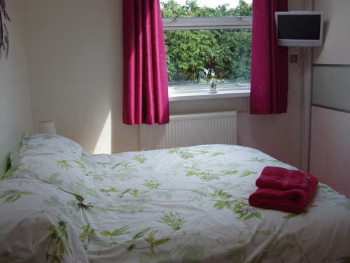 A very peaceful bed and breakfast in Whitstable overlooking farmland and the North Downs, an escape from the humdrum. Tel: 07881521731