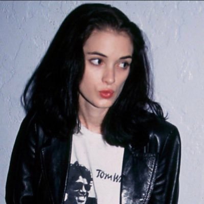 _seoIa's profile picture. 21 | chicago | hufflepuff | future educator | book lover