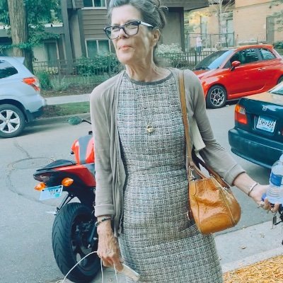 1 of the 1st token women 2 be hired by WS circa '77 after Merrill Lynch site by EEOC for discrimination.Decade on Wall Street in a Skirt The Shiksa from Nebr
